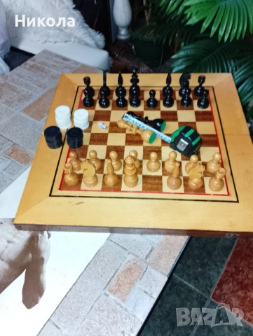 Шах табла48/48 с дърв. фигури пулове,куфар за пикник 