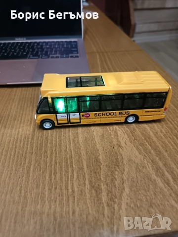 Училищен автобус 1:32 модел, снимка 6 - Колекции - 52138815