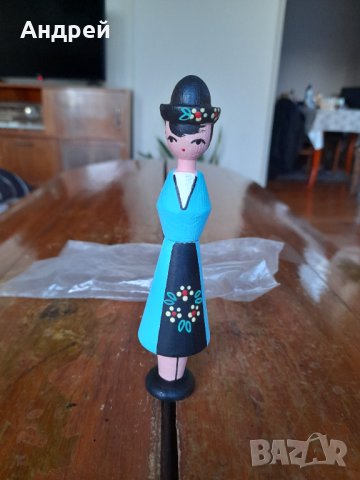 Стара фолклорна фигурка Бга Балкан с масло Българска роза, снимка 2 - Колекции - 43674479