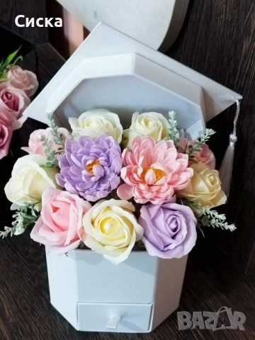 Тематични букети със 11 броя сапунени цветя от пластечен сапун за абитуриенти💃🏼 или абсолвенти, снимка 12 - Подаръци за жени - 49792923