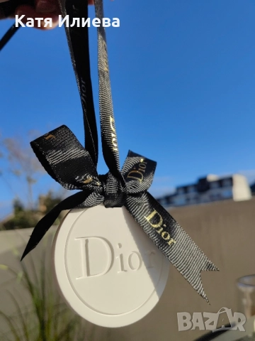 Ароматизатор за кола Dior, подходящ за подарък за нова кола., снимка 2 - Аксесоари и консумативи - 52169480