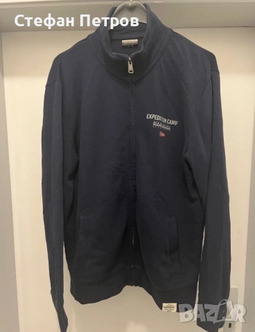 Различни марки дрехи Napapijri