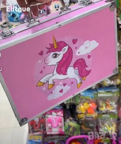 Творчески комплект за рисуване с изключително разнообразие от цветове