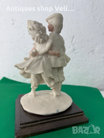 Колекционерска фигура Capodimonte №7651, снимка 5 - Антикварни и старинни предмети - 52581617