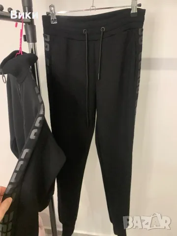 Спортен екип на Guess, снимка 11 - Спортни екипи - 48836351