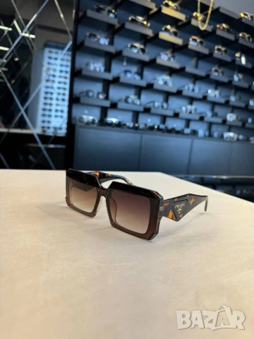 очила с черен обикновен калъф и ув защита prada , снимка 2 - Слънчеви и диоптрични очила - 51335521