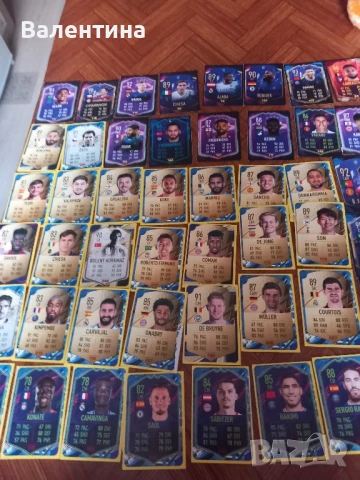 Картички на футболистите.