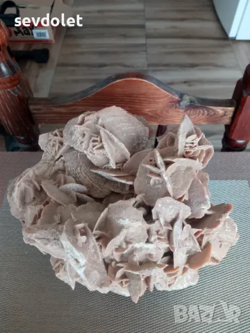 Прекрасна и огромна Пустинна роза от Сахара.Цената е твърда., снимка 3 - Декорация за дома - 47359917