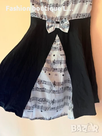 Музикална рокля с ноти и петолиния в черно бял цвят и цип на гърба 🖤, снимка 4 - Рокли - 51181903