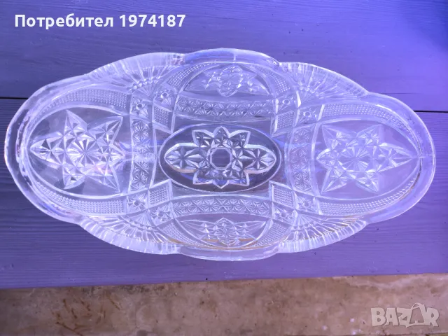 Ново. Стъклена фруктиера