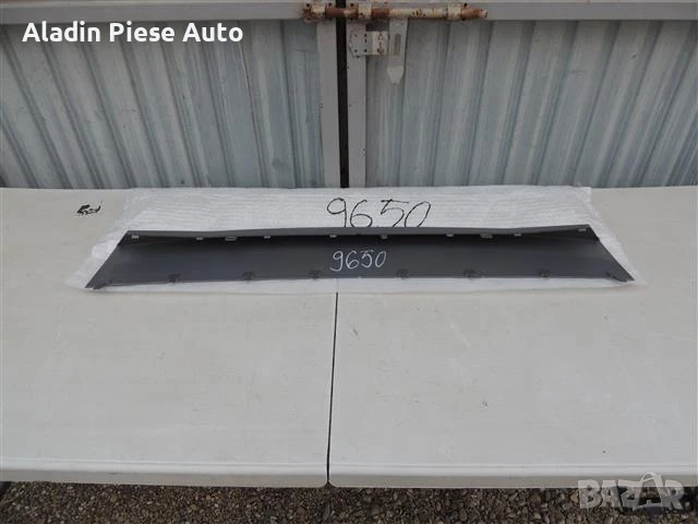 Долен спойлер за предна броня BMW Серия 1 F48 година 2018 2019 2020 2021 Черно Сребристо код 5111795, снимка 5 - Аксесоари и консумативи - 50847631