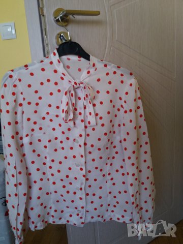 Тънка риза коприна бяла на червени точки с панделка, снимка 1 - Ризи - 33345899