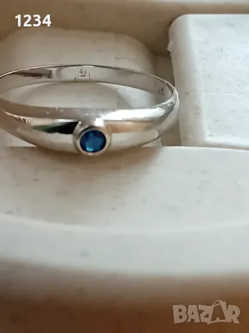 Златен пръстен със сапфир бяло злато 14 карата