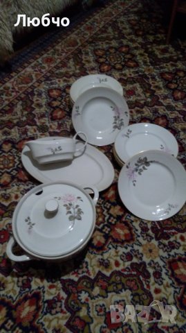 Стар порцеланов сервиз за хранене  
