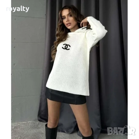 Дамски бял пуловер Ch🅰️nel свободен модел с качулка