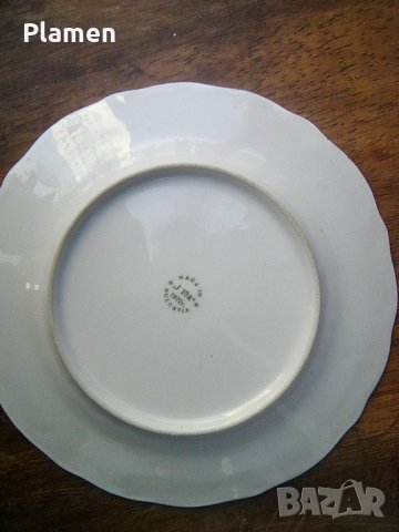 Стара порцеланова чиния на фабрика Изида от 1972 година, снимка 2 - Други ценни предмети - 39515333