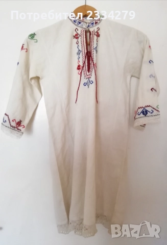 Автентична българска народна риза с бродерии. 