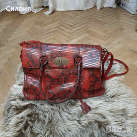 Актуална змийска чанта за 25 лв, снимка 1 - Чанти - 35436538