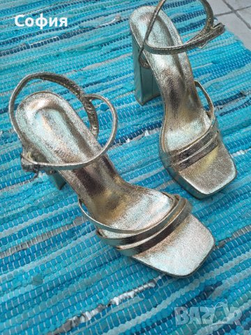 Златни сандали Sinsay, снимка 2 - Сандали - 44133045