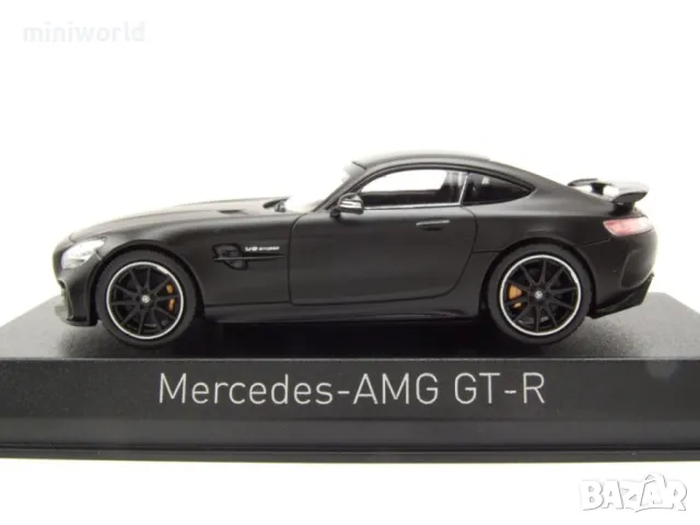 Mercedes AMG GT-R 2019 - мащаб 1:43 на Norev моделът е нов в PVC дисплей-кейс, снимка 3 - Колекции - 49553417