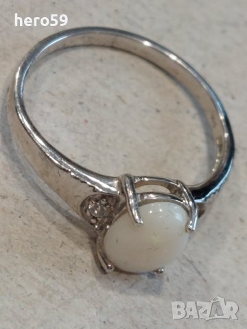 Дамски сребърен пръстен с опал и две малки диаматчета, снимка 3 - Пръстени - 43960218