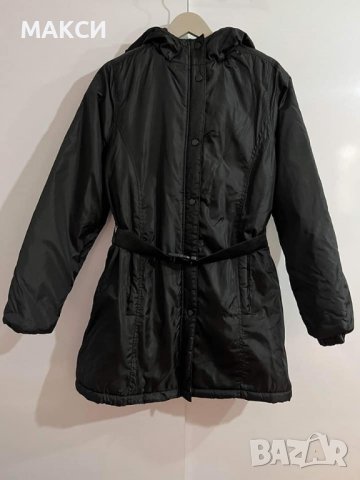 Ватирано дълго стилно яке с качулка, цип, капси и ластичен колан в черно