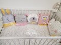 Обиколник за бебешка кошарка и комплект чаршафчета, снимка 1 - Спално бельо и завивки - 27155871