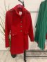 Червено палто, снимка 7