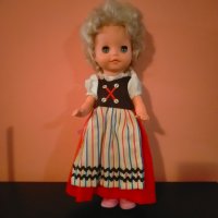 Колекционерска кукла народна носия ретро 32 см, снимка 3 - Колекции - 44106485