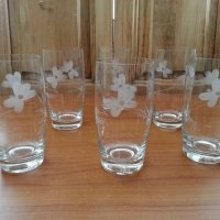 Ретро водни стъклени чаши гравирани, снимка 1 - Антикварни и старинни предмети - 33550917