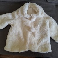 Детско бяло пухкаво палтенце, снимка 1 - Детски якета и елеци - 39306115