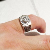 Стар красив мъжки сребърен пръстен с Централно разположен циркон и множество инкрустирани циркон, снимка 3 - Пръстени - 32351360