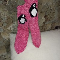 Ръчно плетени чорапи с картинка размер 37-38 размер 37,38⁹ пингвинче, снимка 1 - Дамски чорапи - 38593899