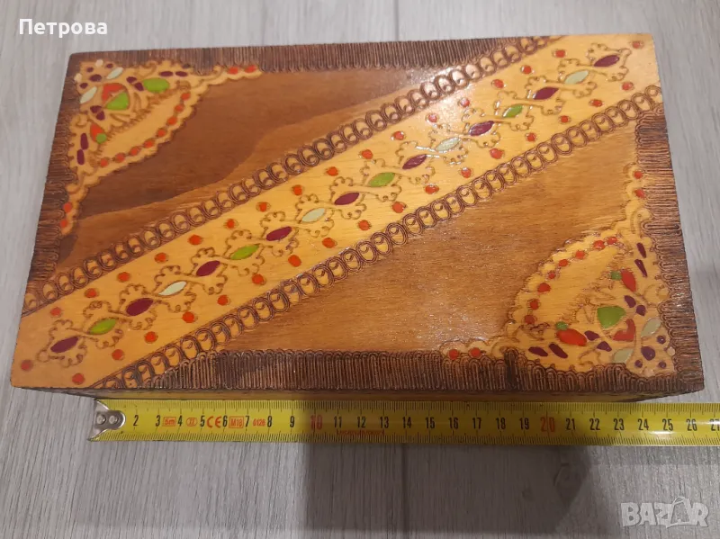 Дървена тоалетна кутия ръчно пирографирана изработена в с.  Орешак, снимка 1