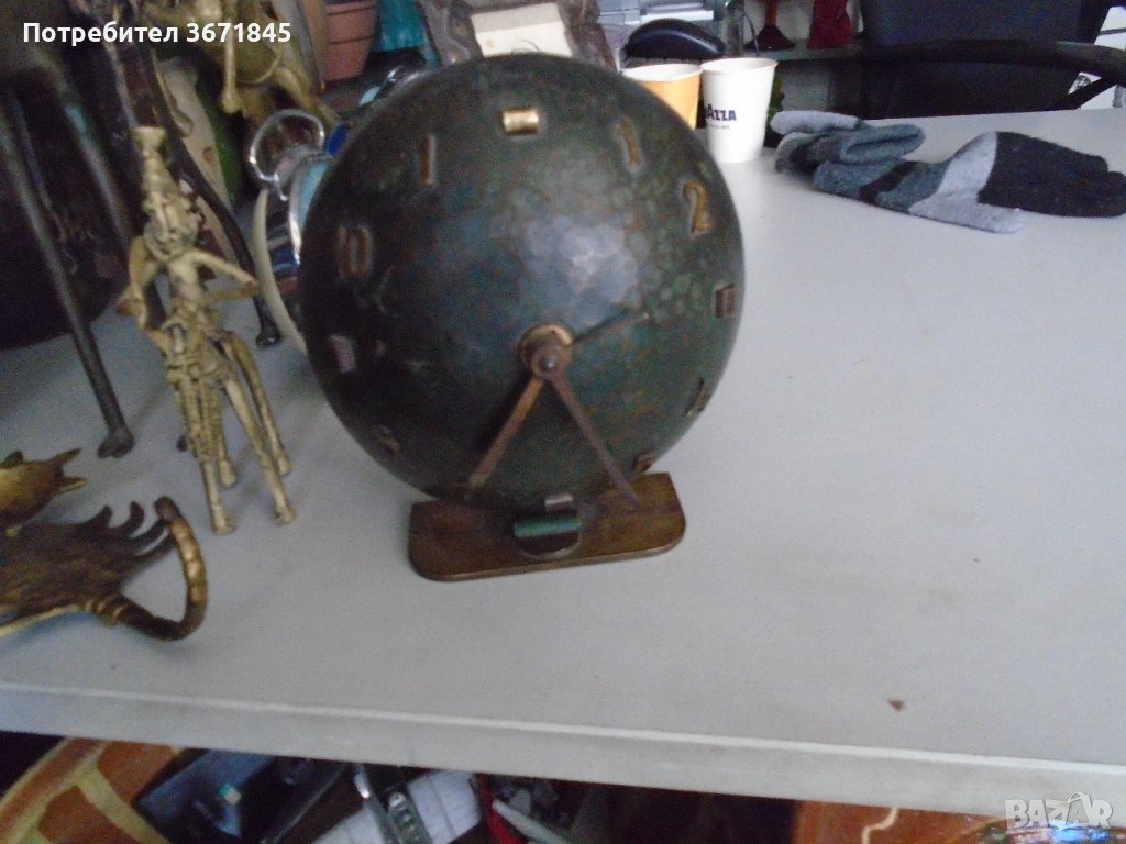 интересен антикварен часовник, метален, снимка 1