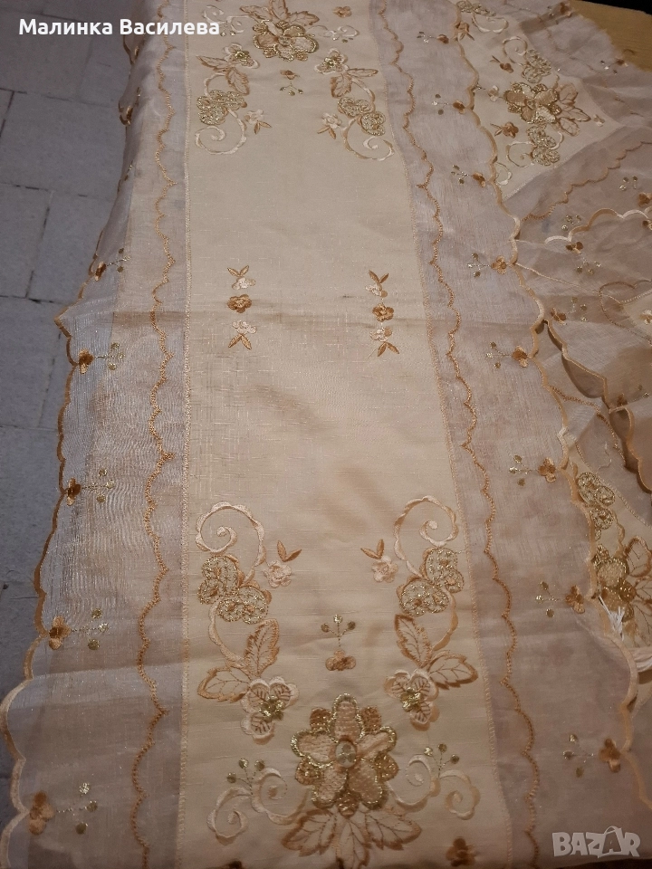 Бродирана покривка , снимка 1