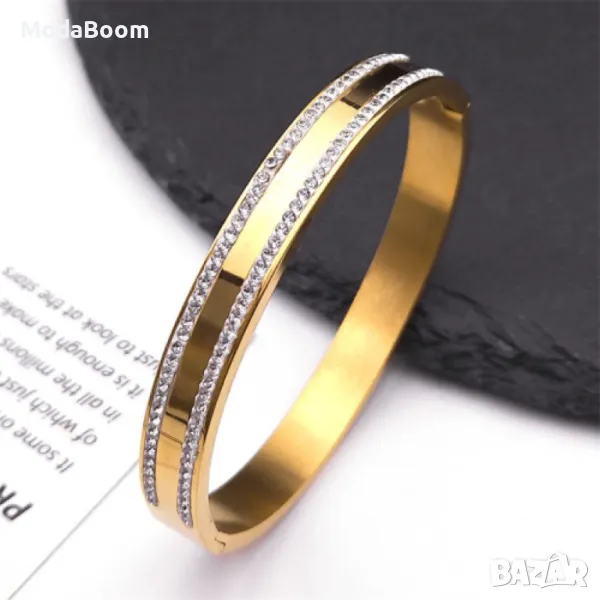 Твърда дамска гривна с камъни цирконии в изискан дизайн, снимка 1