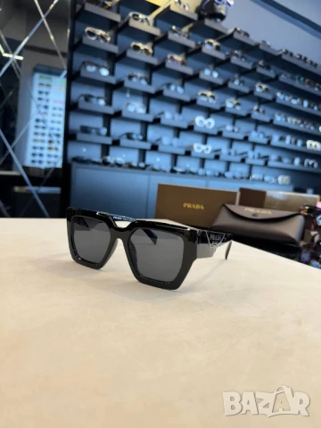 очила с черен обикновен калъф и ув защита prada 