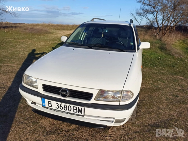 Opel Astra F 1.6 Sport, снимка 2 - Автомобили и джипове - 52635790