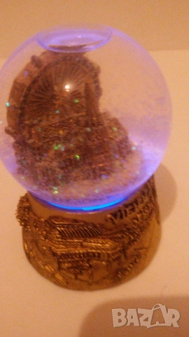 Снежен глобус Виена; Vienna by night snow globe; свети в тъмното с различни цветове, снимка 12 - Декорация за дома - 51747051