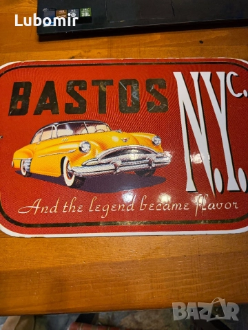 Две стари емайлирани табели