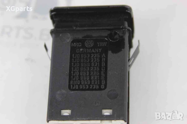  Бутон аварийни светлини за Volkswagen Golf 4 (1997-2005), снимка 2 - Части - 51413928