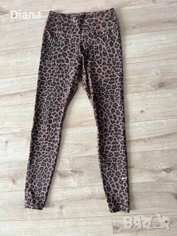 Оригинален дамски клин Nike DriFit, снимка 2 - Клинове - 52319690