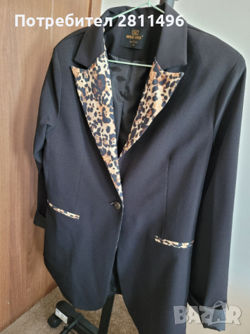 Дамско черно сако/ блейзър с анималистичен принт, снимка 2 - Якета - 44855412