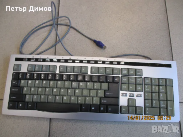 Продавам клавиактура с порт PS/2