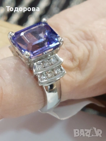 Дамски златен пръстен с 7.7 каратов танзанит и 0.6 карата брилянти.18к.злато