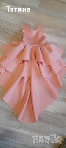 Красива елегантна рокля