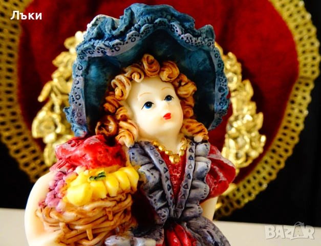 Порцеланова статуетка Дама с кошничка. , снимка 2 - Статуетки - 53574272