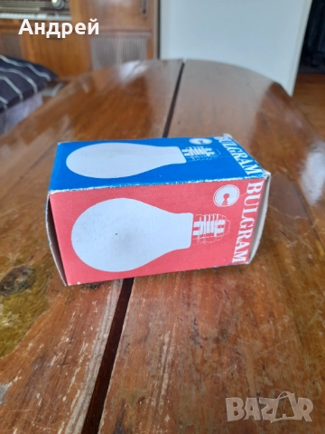 Стара електрическа крушка Светлина