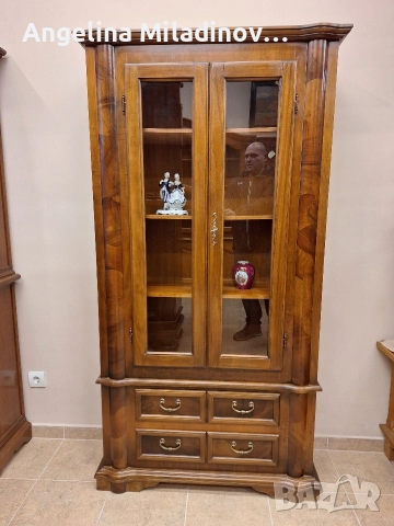 Луксозна витрина череша масив 